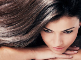 Jak snadno a rychle zesvětlit tmavé vlasy dark hair young beautiful woman portrait